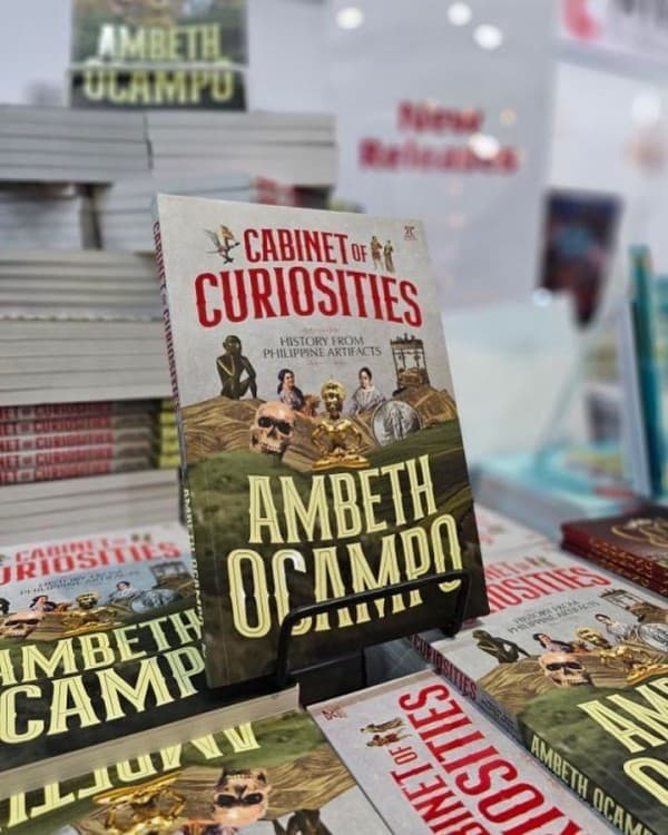 Cabinet of Curiosities: History from Philippine Artifacts by Ambeth R. Ocampo (English)